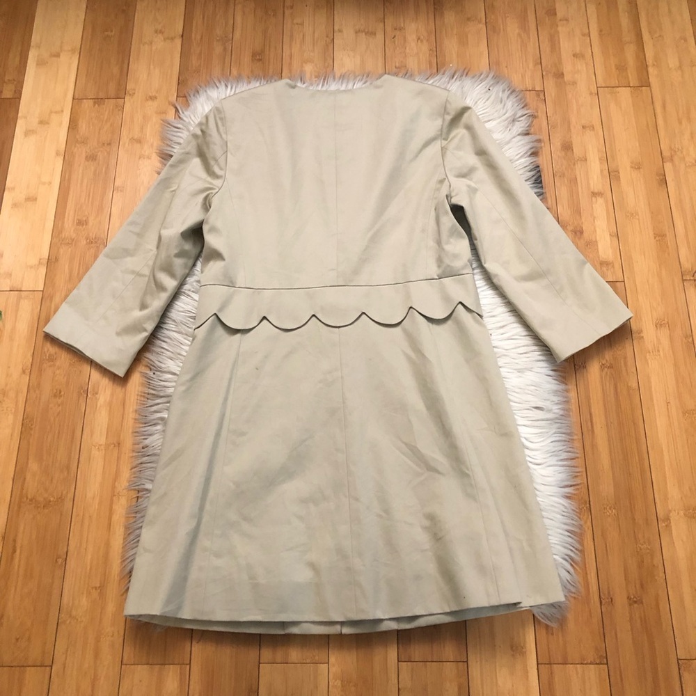 Draper James Scalloped Waist Gold Button Neutral Crew Neck Beige Trench Coat 10 - Picture 9 of 13